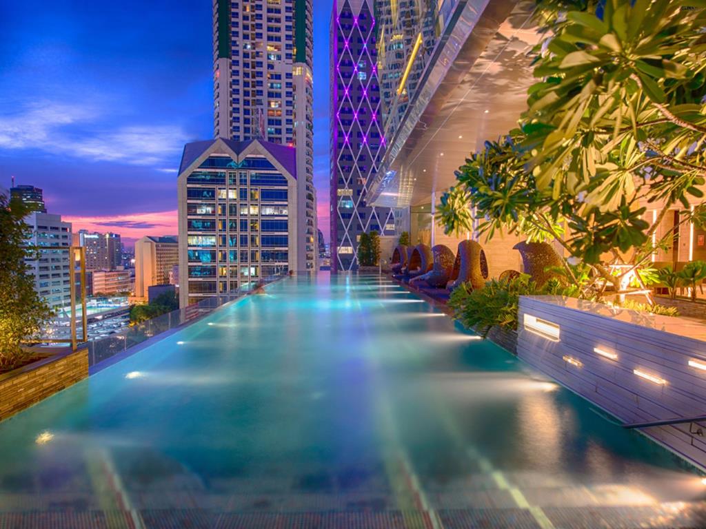 rooftop pools in Bangkok - Eastin Grand Hotel Sathorn